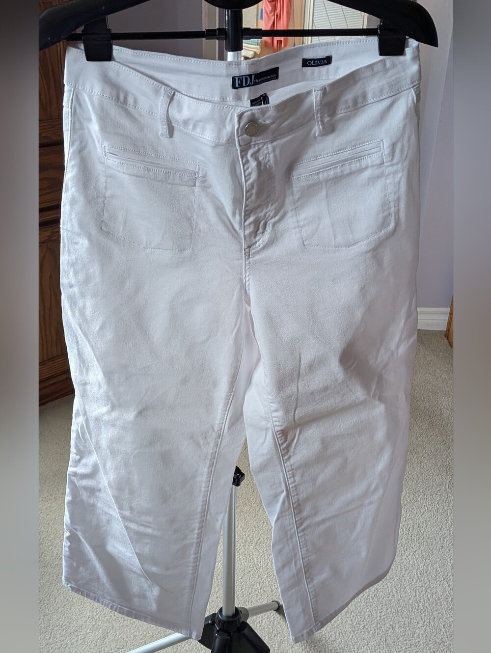White FDJ French Dressing Jeans Capri Pants- Olivia Style
